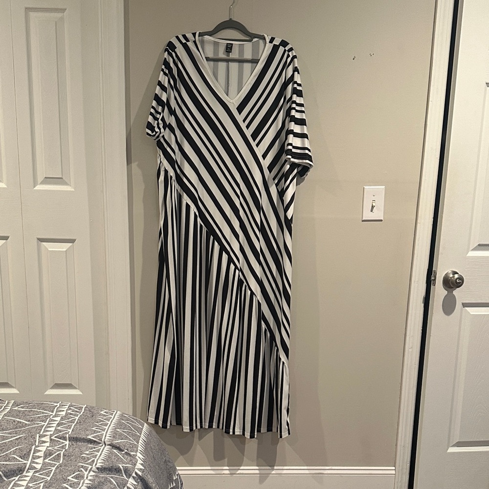 SHEIN Black and White Diagonal Striped Dress